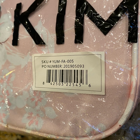 Yumi Kim hanging toiletry makeup cosmetic case - Picture 12 of 12